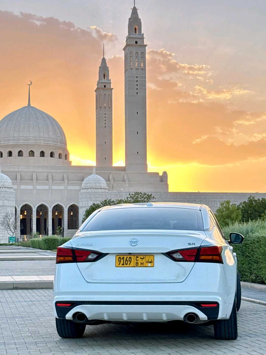 Car Image 2019 NISSAN ALTIMA SR