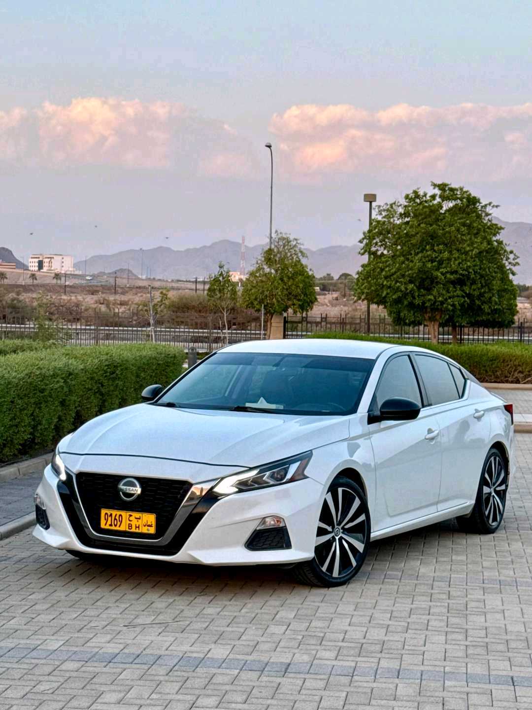 Car Image 2019 NISSAN ALTIMA SR