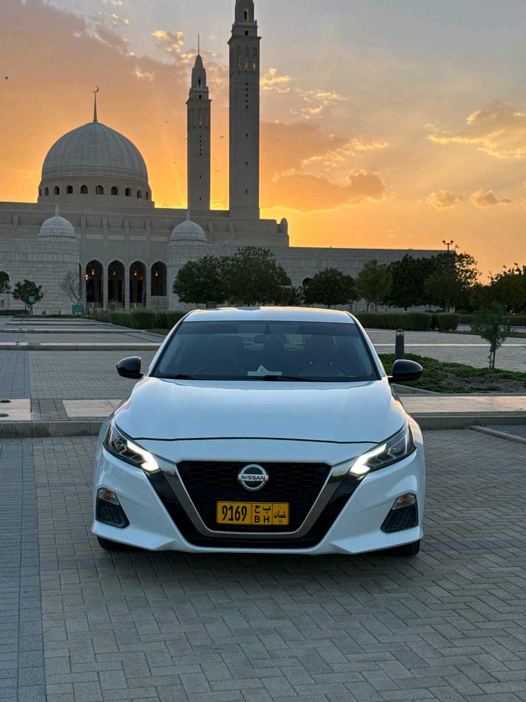 Car Image 2019 NISSAN ALTIMA SR