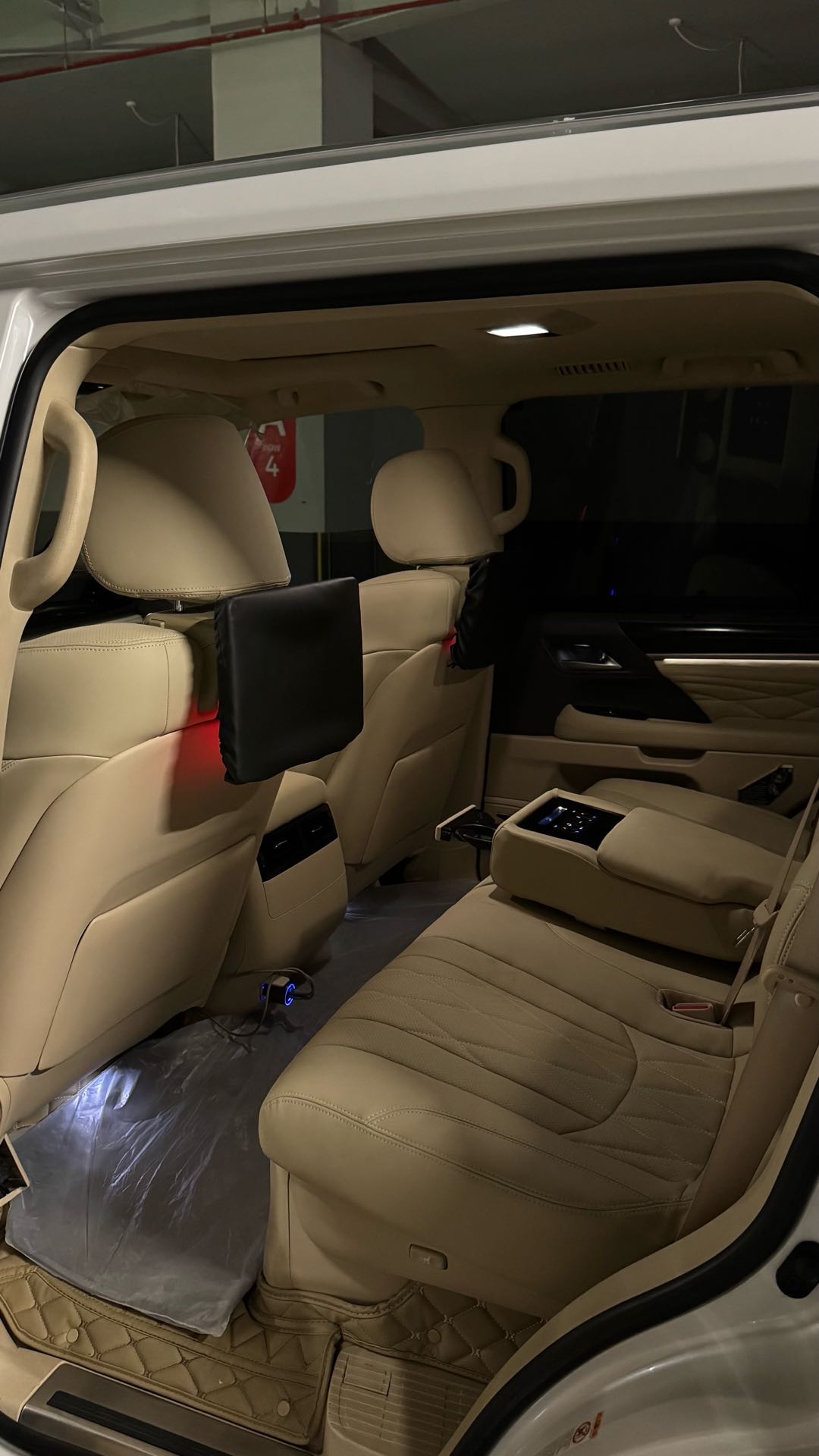 Car Image 2018 LEXUS LX 570