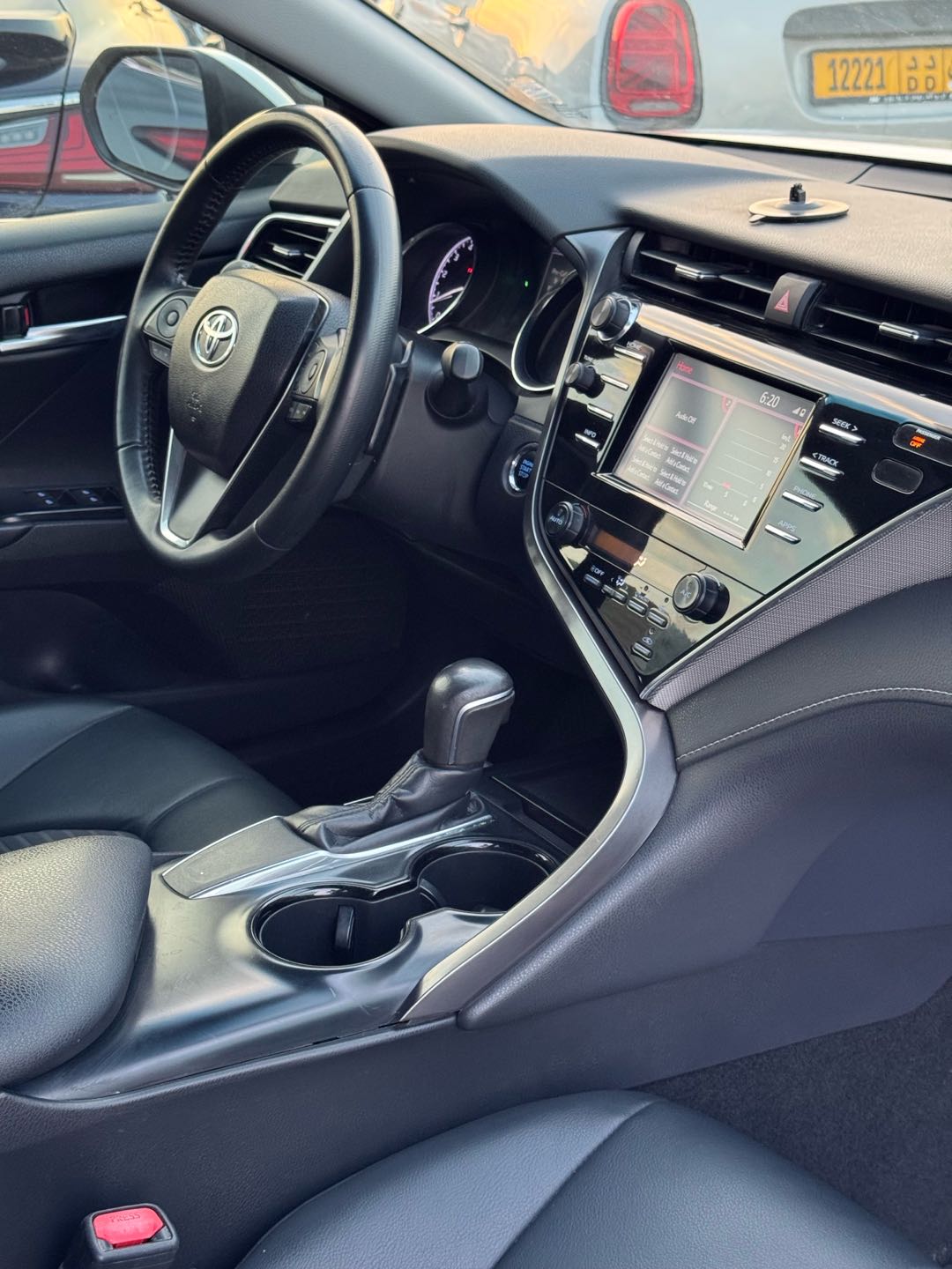 Car Image 2018 TOYOTA CAMRY SE