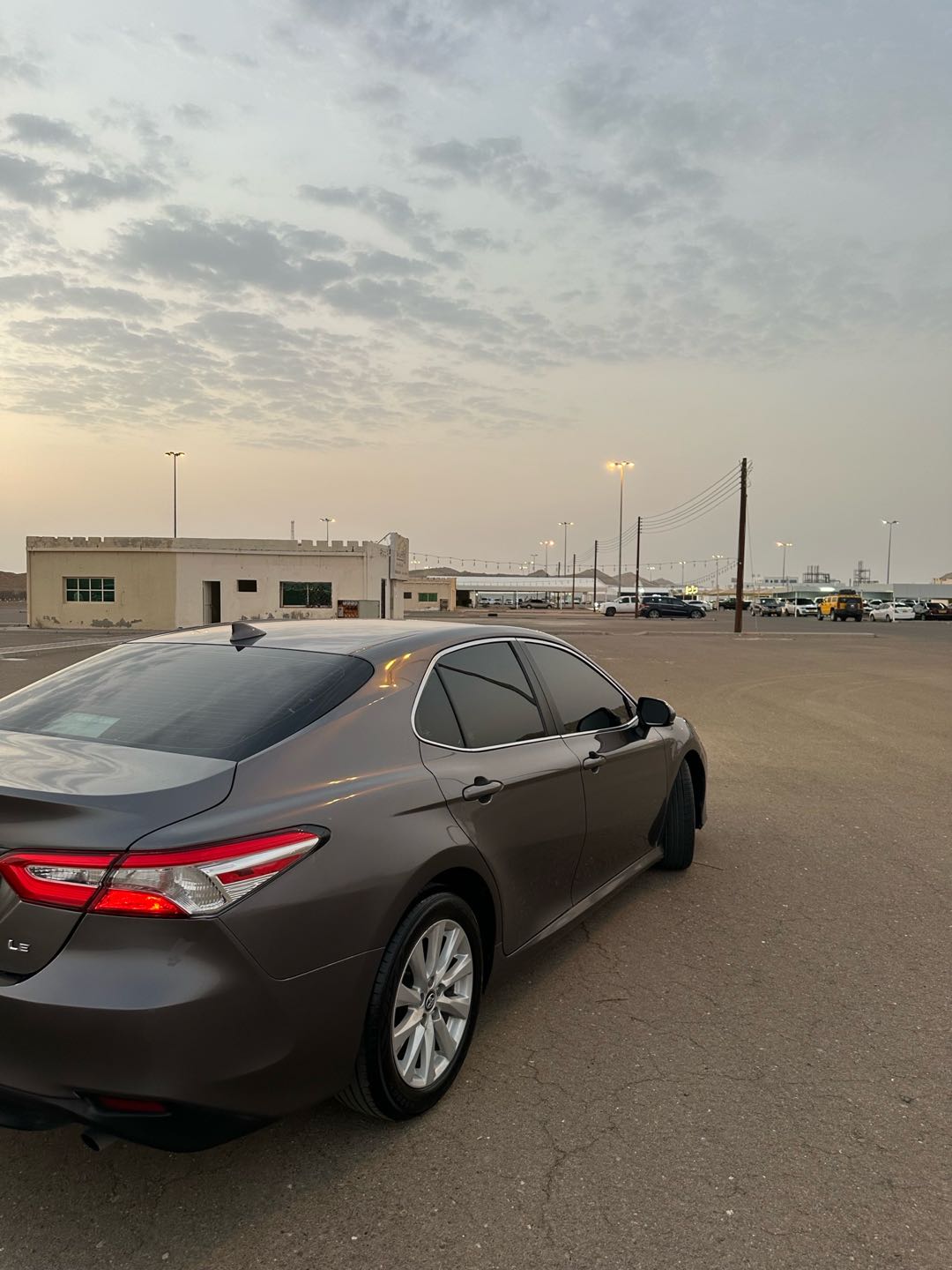Car Image 2019 TOYOTA CAMRY LE
