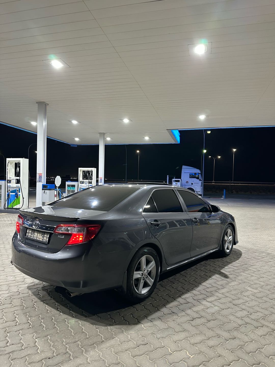 Car Image 2013 TOYOTA CAMRY XLE