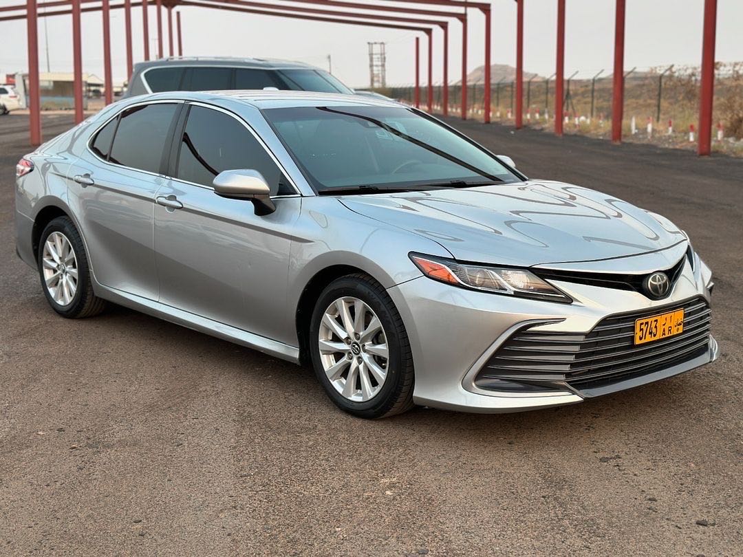 Car Image 2018 TOYOTA CAMRY LE