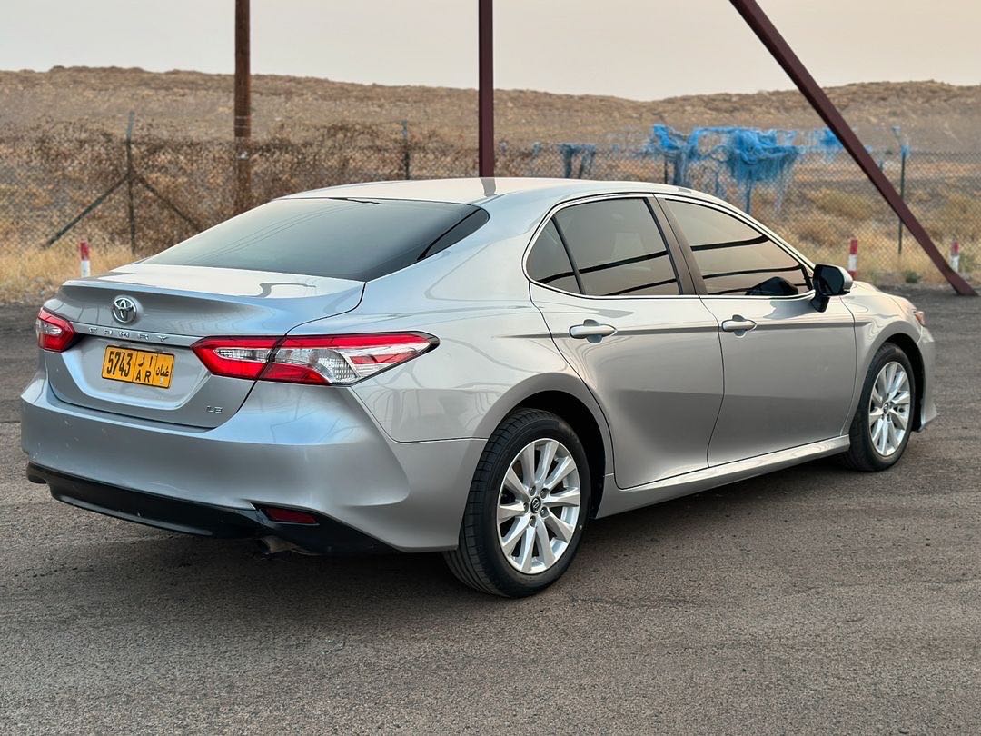 Car Image 2018 TOYOTA CAMRY LE