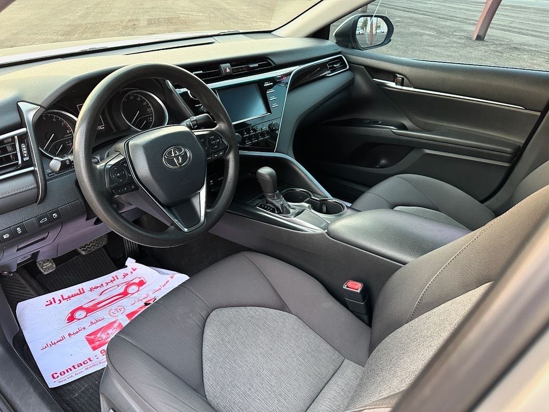 Car Image 2018 TOYOTA CAMRY LE