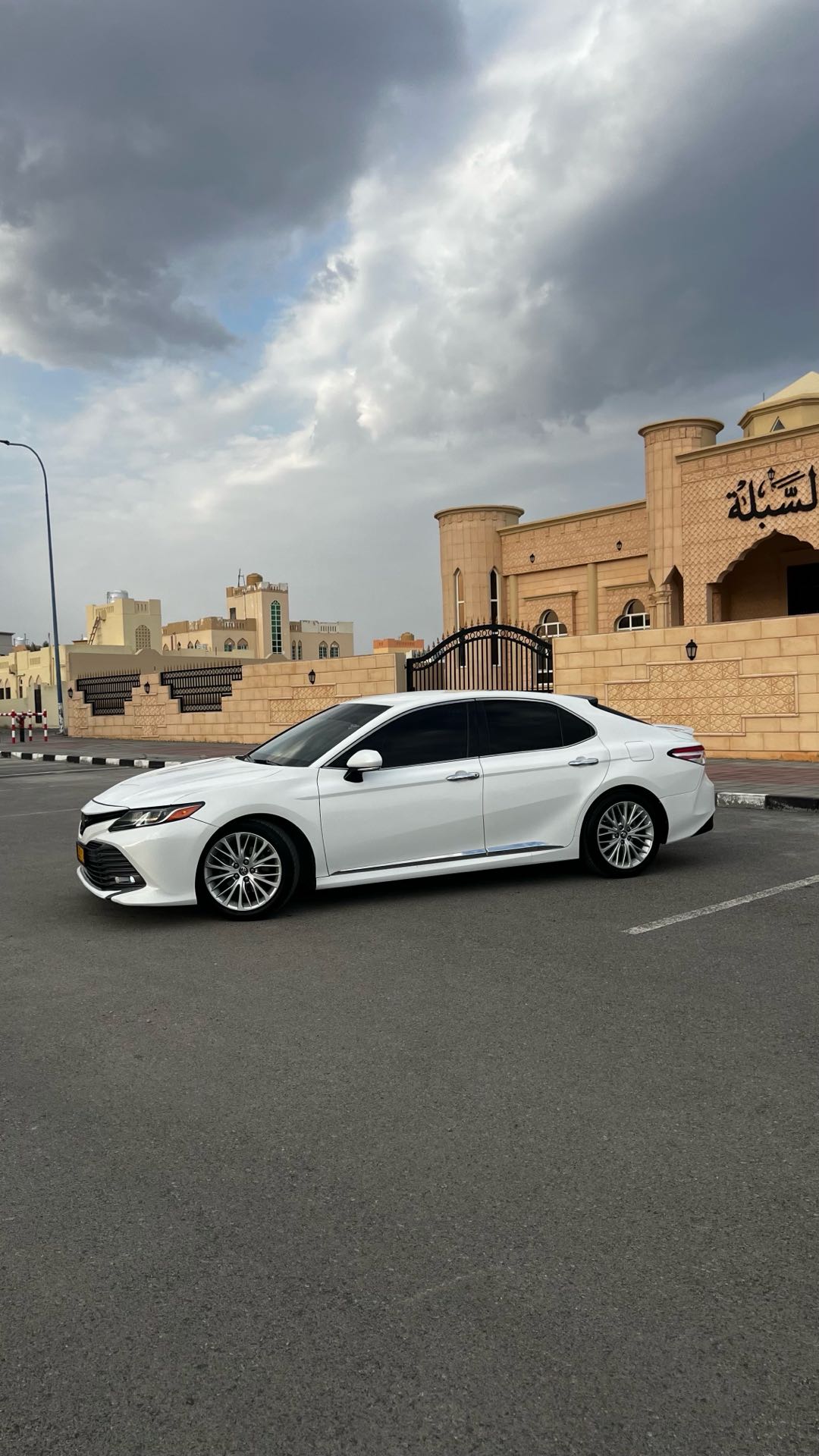 Car Image 2018 TOYOTA CAMRY LE