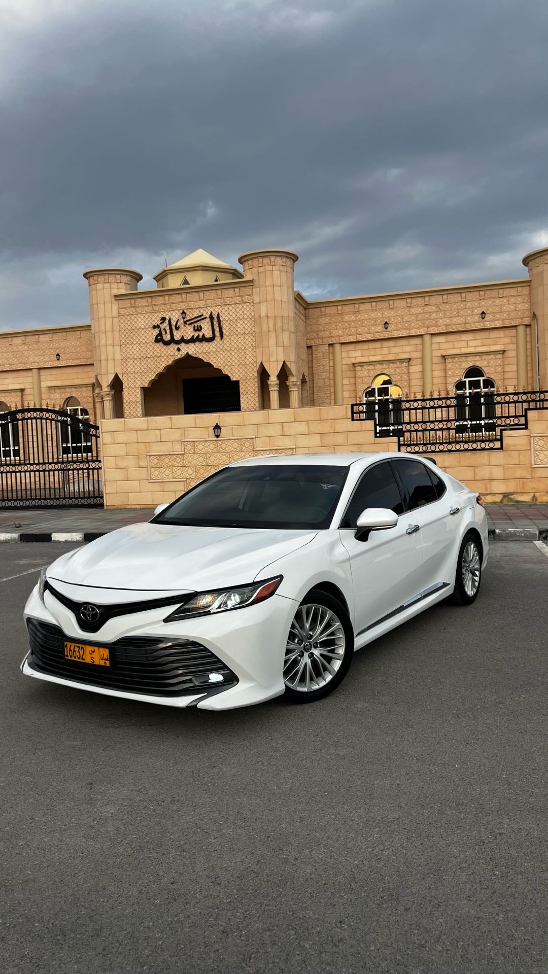 Car Image 2018 TOYOTA CAMRY LE