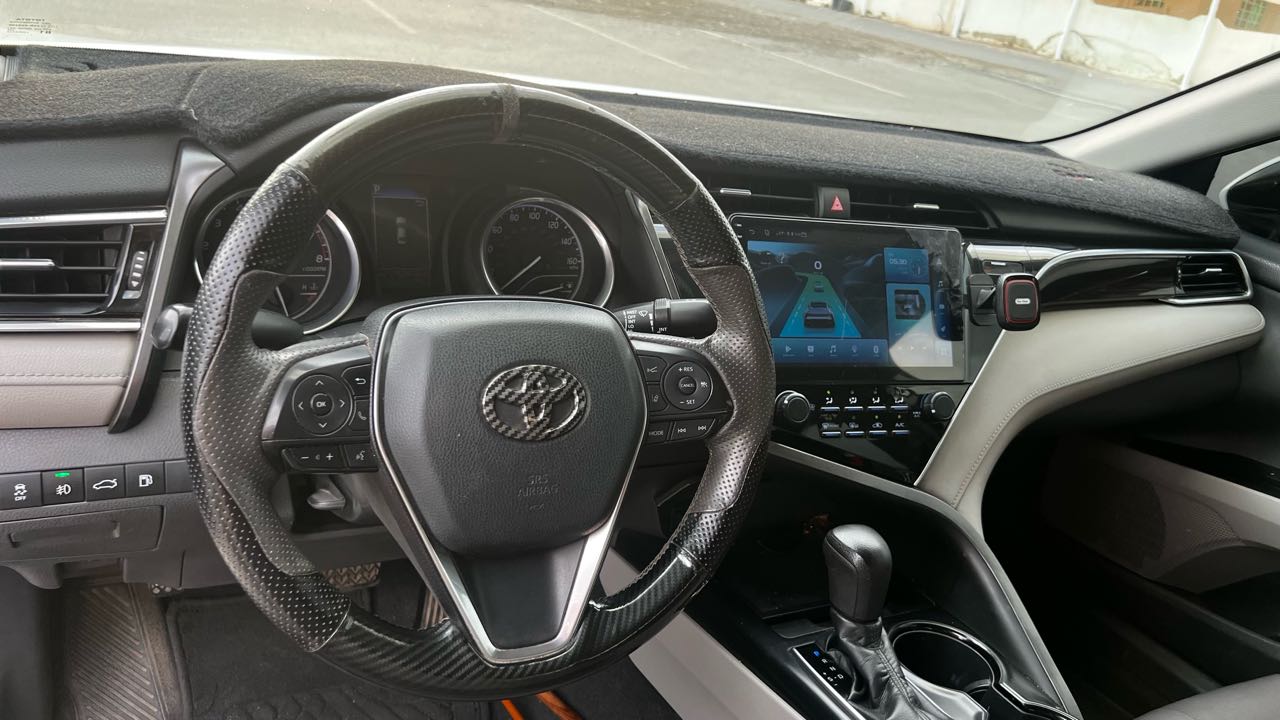 Car Image 2018 TOYOTA CAMRY LE