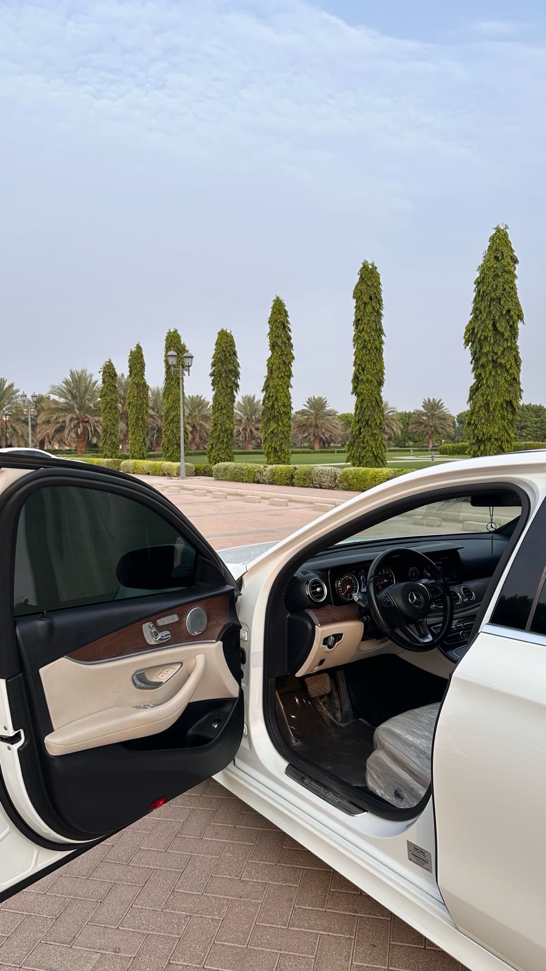 Car Image 2017 MERCEDES E Class 300