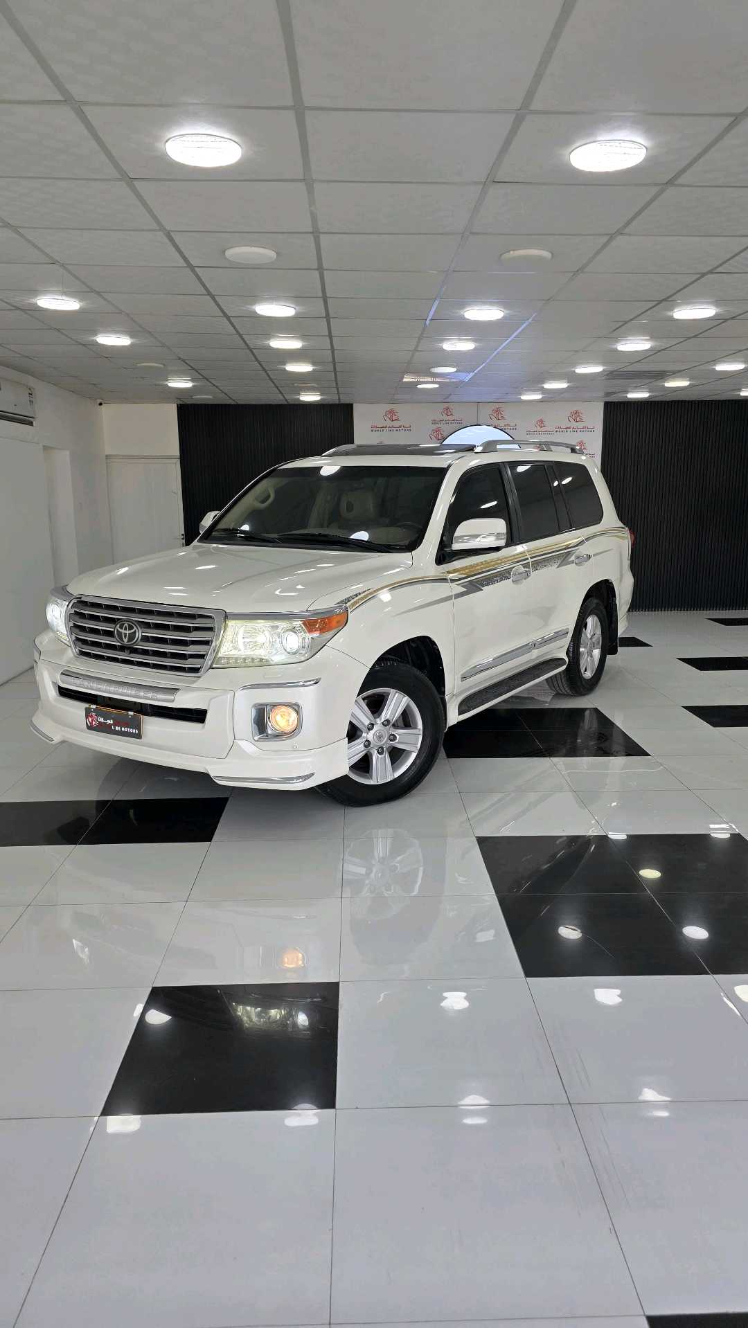 Car Image 2012 TOYOTA LAND CRUISER VX.R