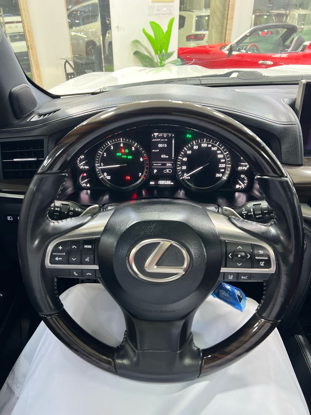 Car Image 2018 LEXUS LX 570