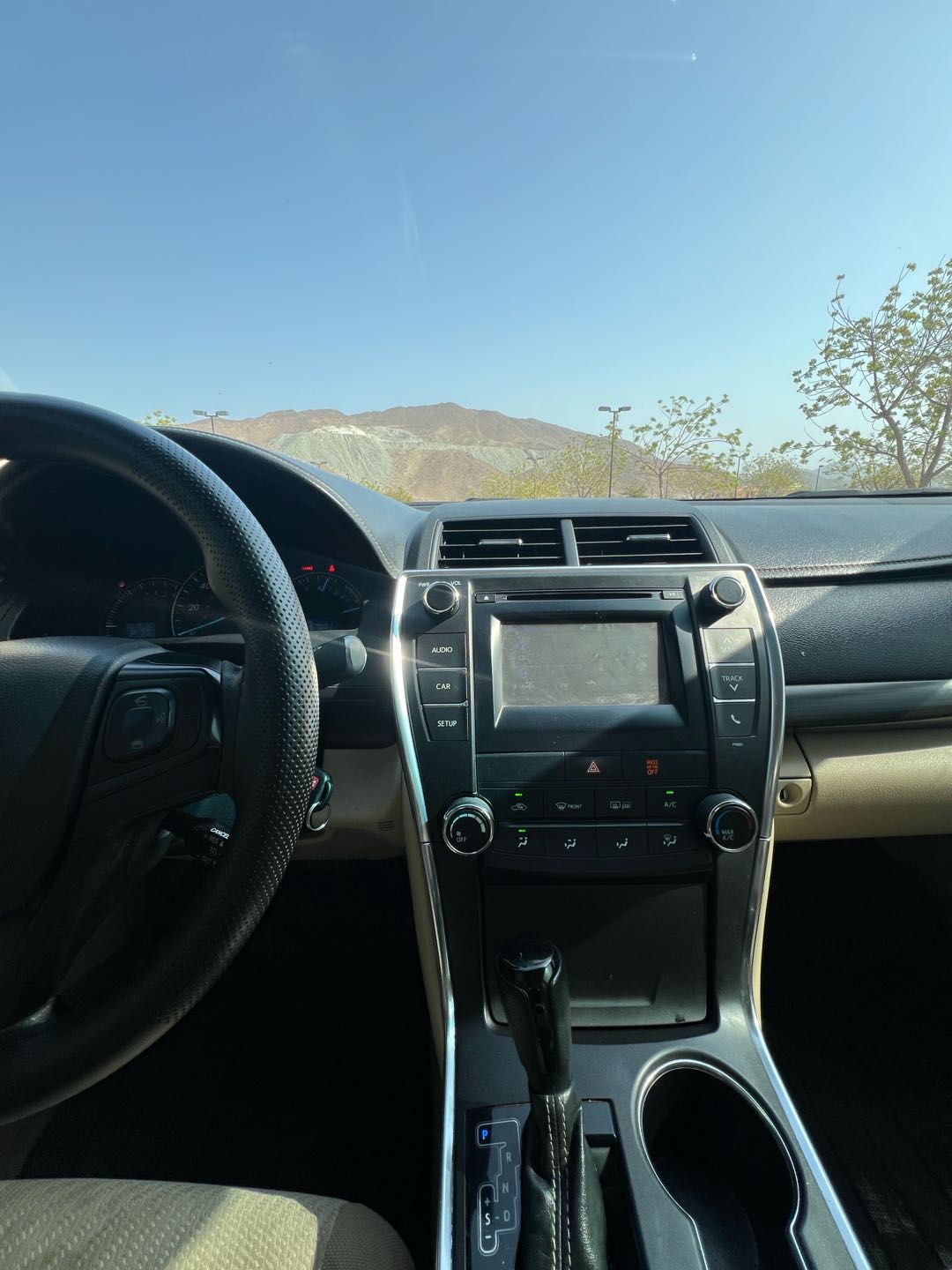 Car Image 2015 TOYOTA CAMRY LE