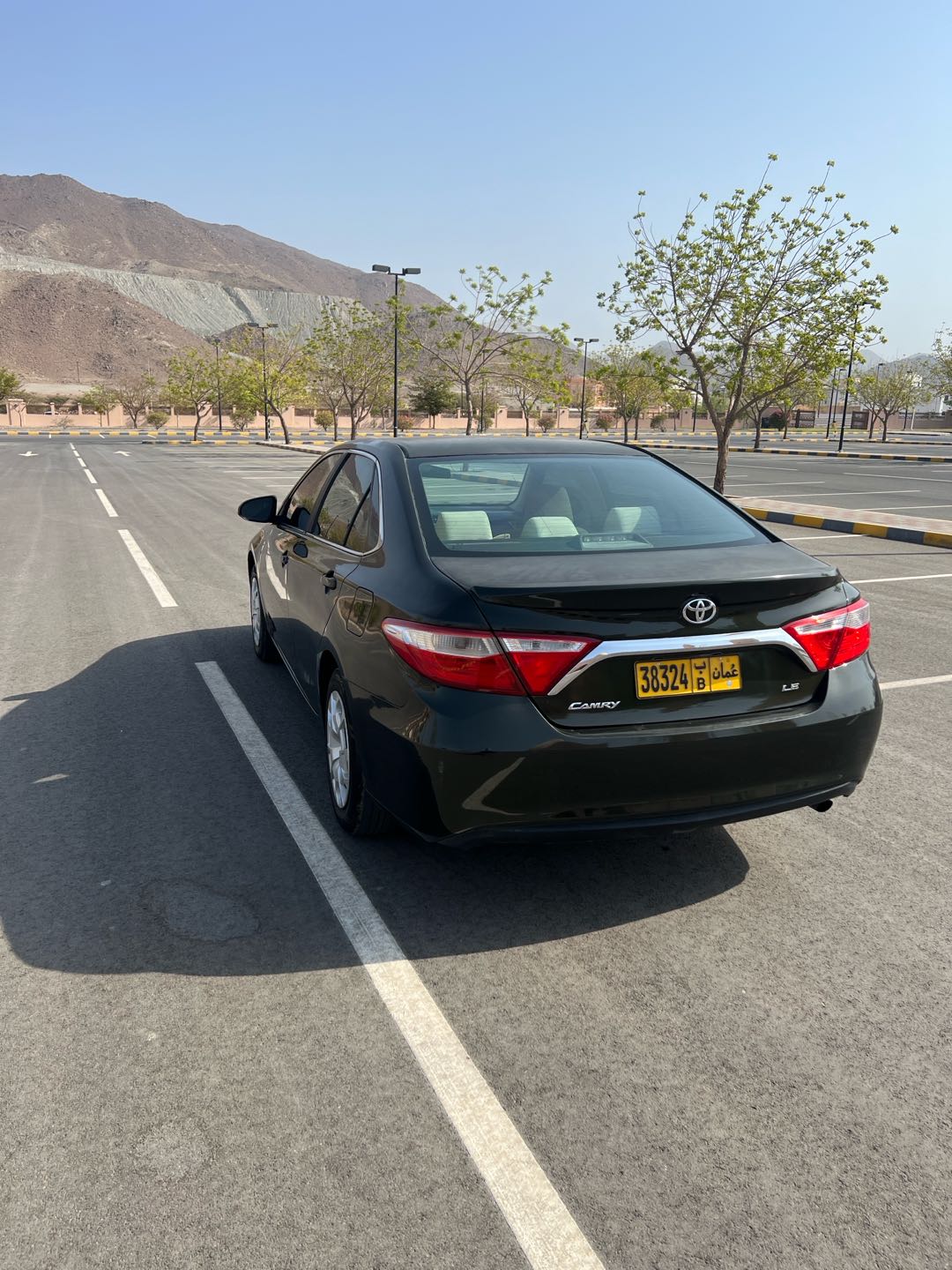 Car Image 2015 TOYOTA CAMRY LE