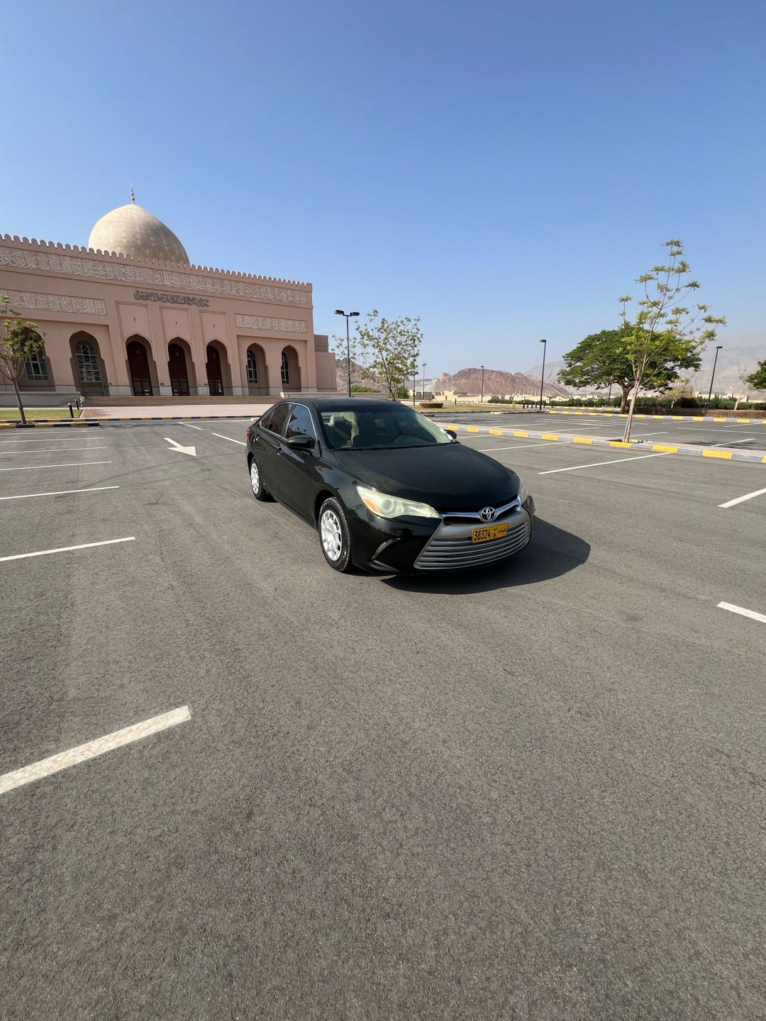 Car Image 2015 TOYOTA CAMRY LE