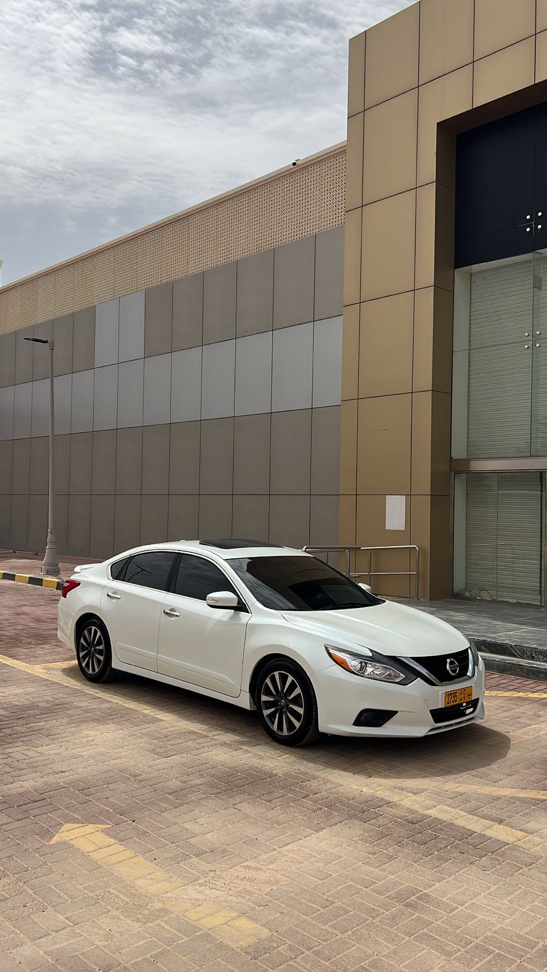 Car Image 2017 NISSAN ALTIMA SL