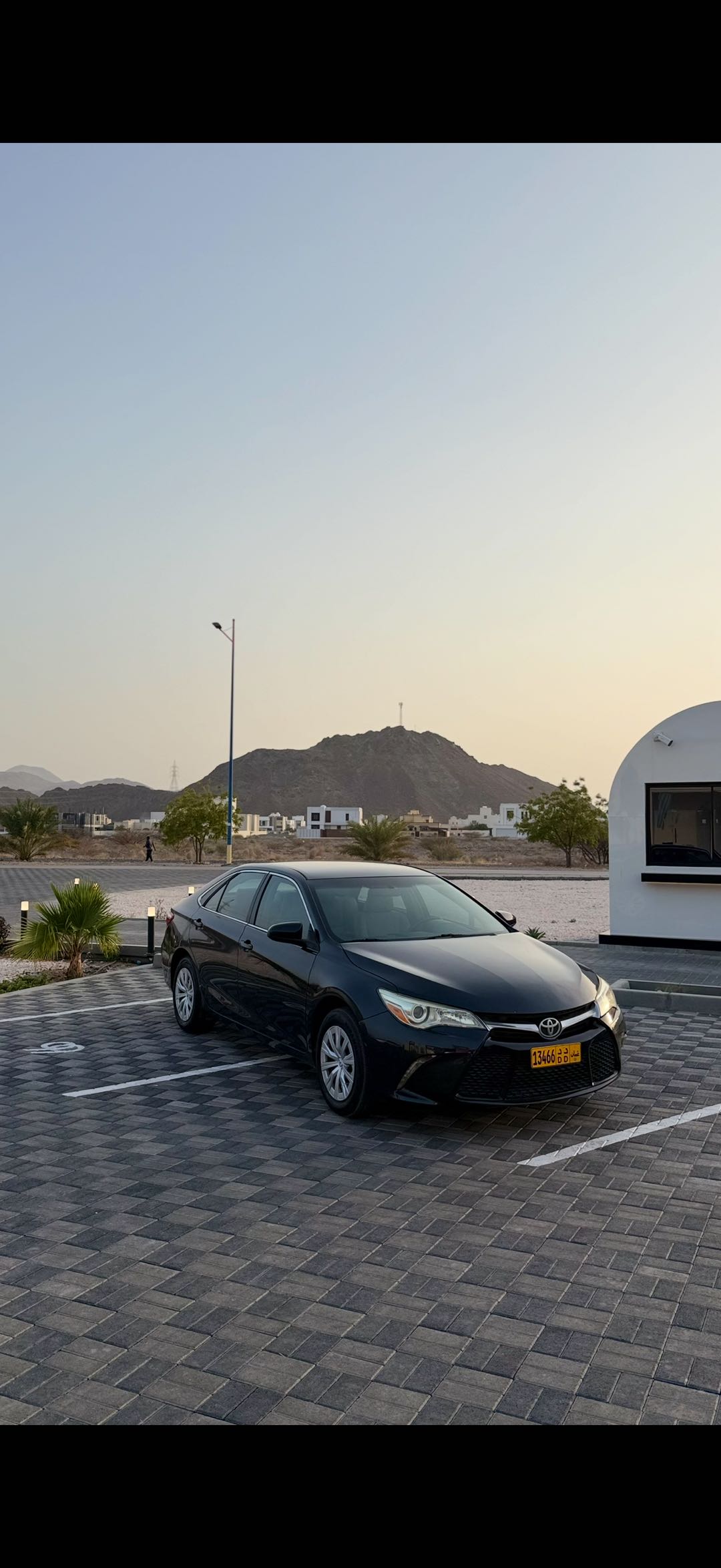 Car Image 2017 TOYOTA CAMRY LE