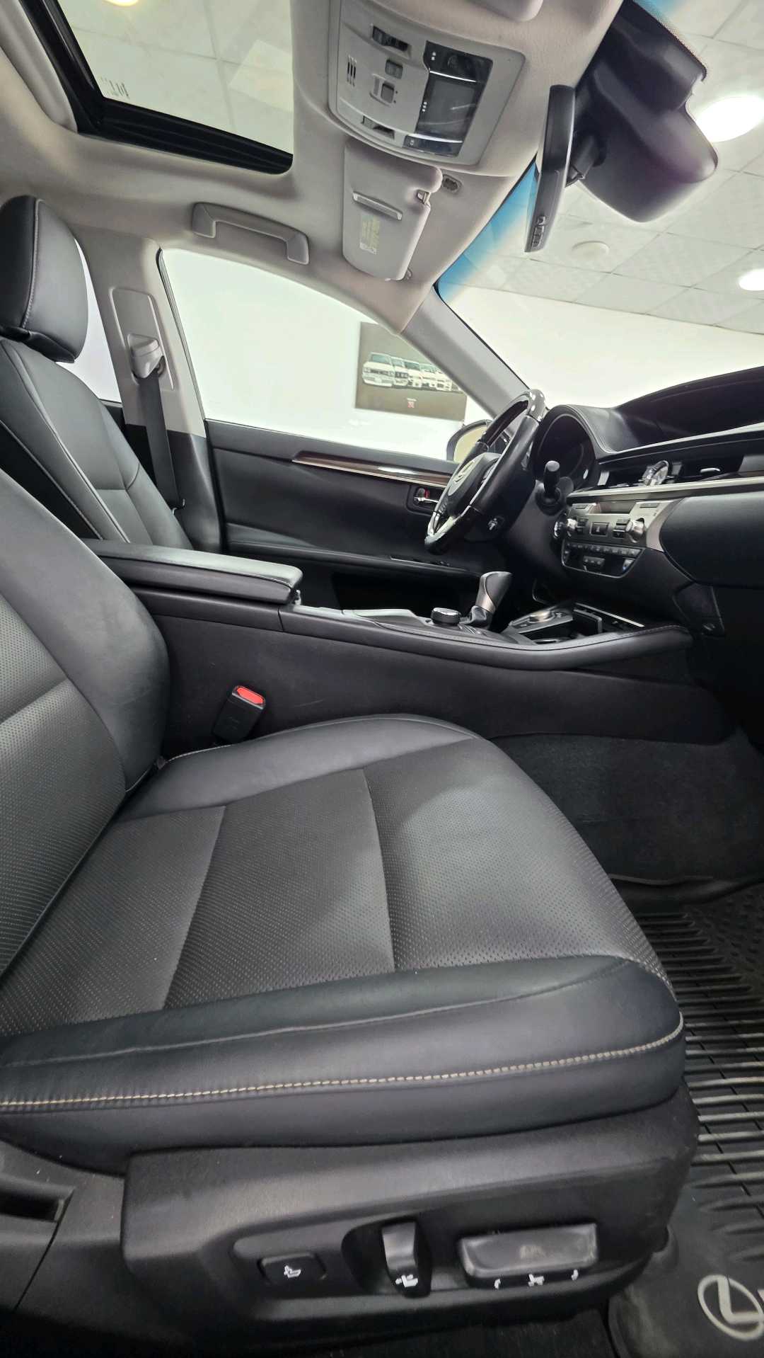 Car Image 2018 LEXUS ES 350