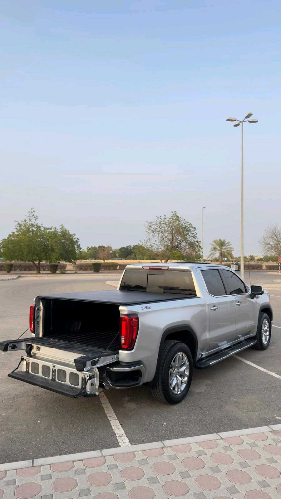 Car Image 2019 GMC SIERRA SLT