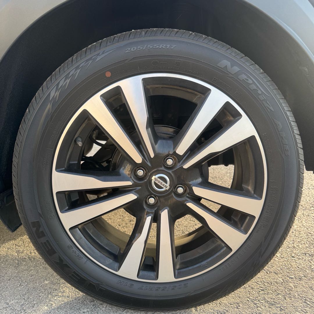 Car Image 2019 NISSAN KICKS 