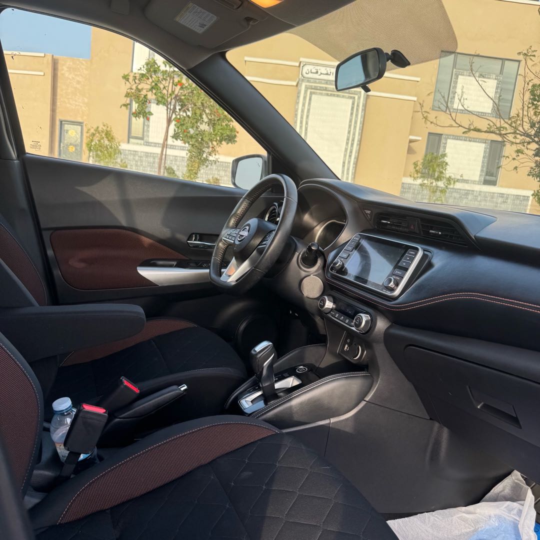 Car Image 2019 NISSAN KICKS 