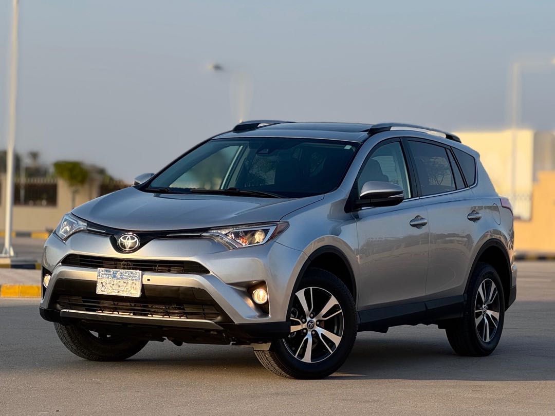 Car Image 2018 TOYOTA RAV4 XLE