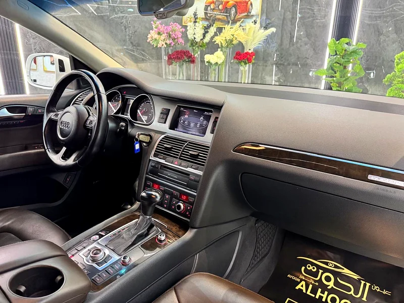 Car Image 2014 AUDI Q7 