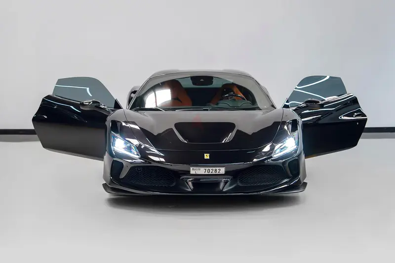 فيراري F8 2023