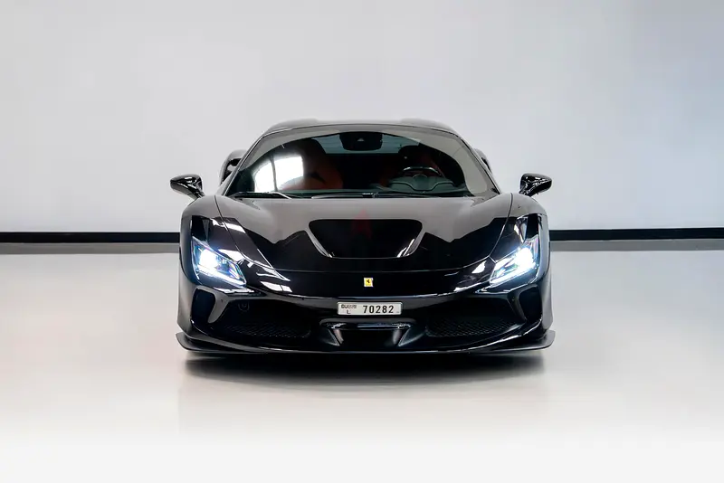 فيراري F8 2023