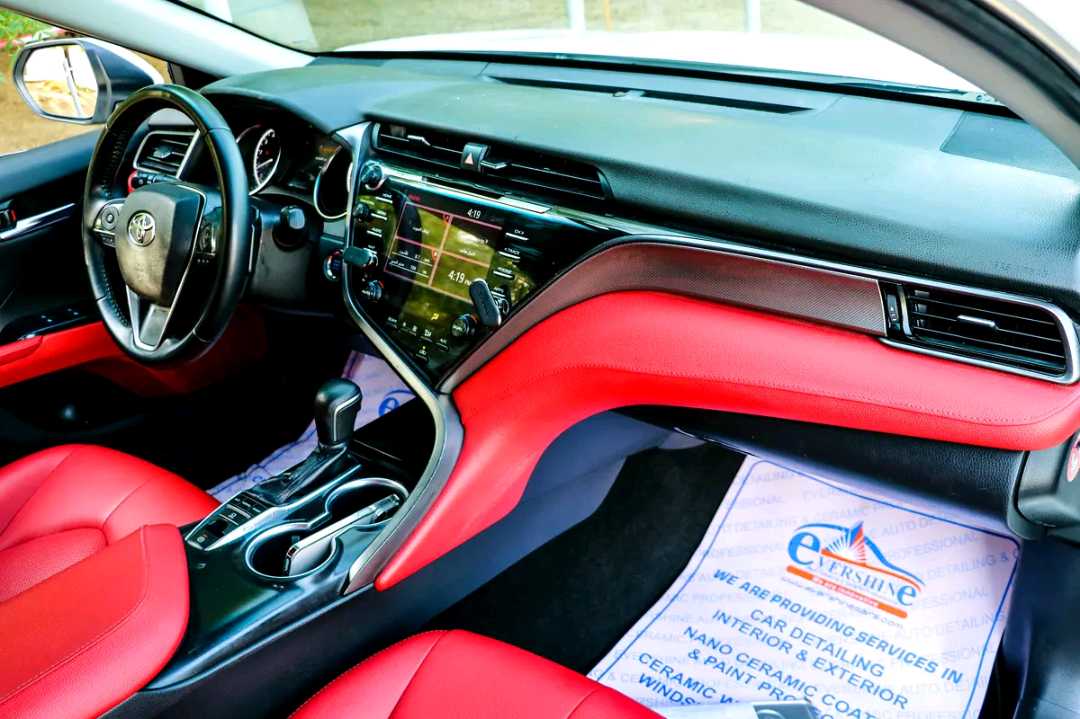 Car Image 2019 TOYOTA CAMRY SE