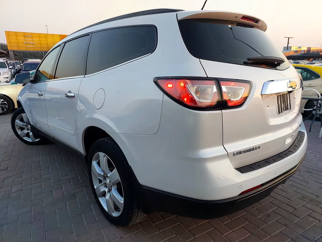 Car Image 2016 CHEVROLET TRAVERSE LT