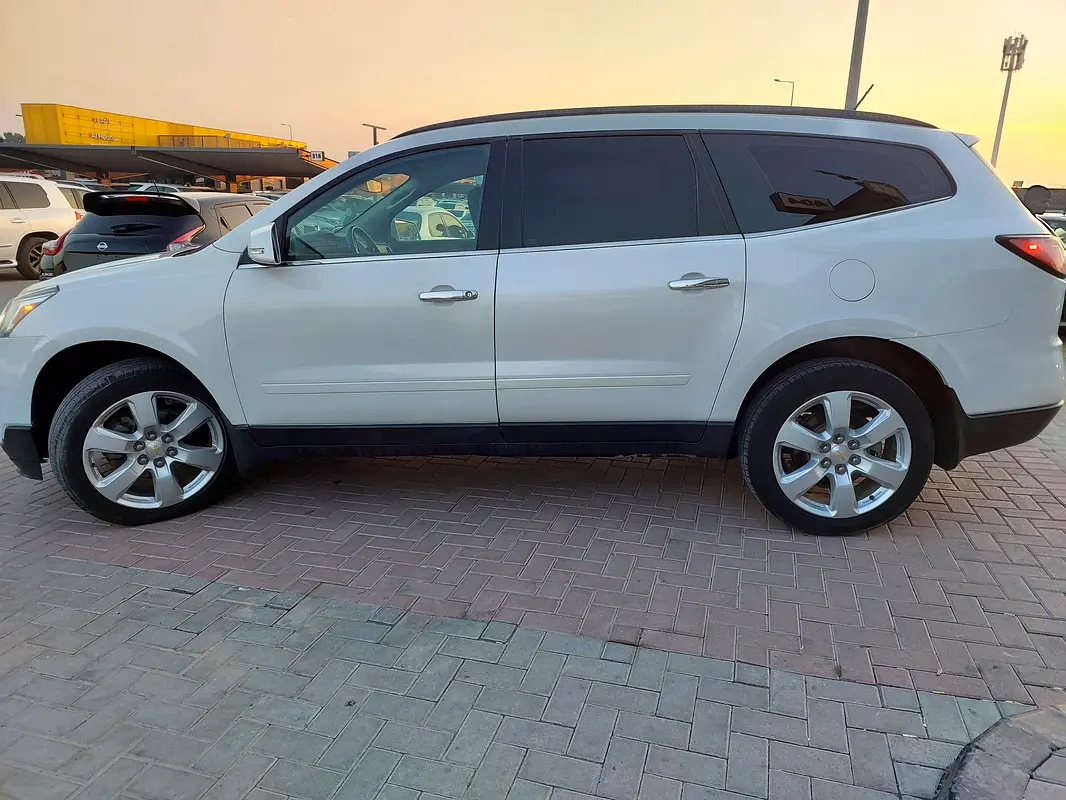 Car Image 2016 CHEVROLET TRAVERSE LT