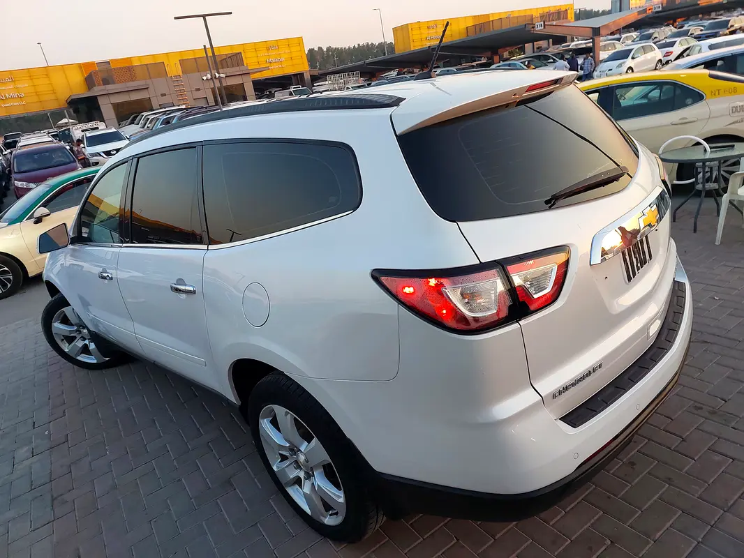 Car Image 2016 CHEVROLET TRAVERSE LT