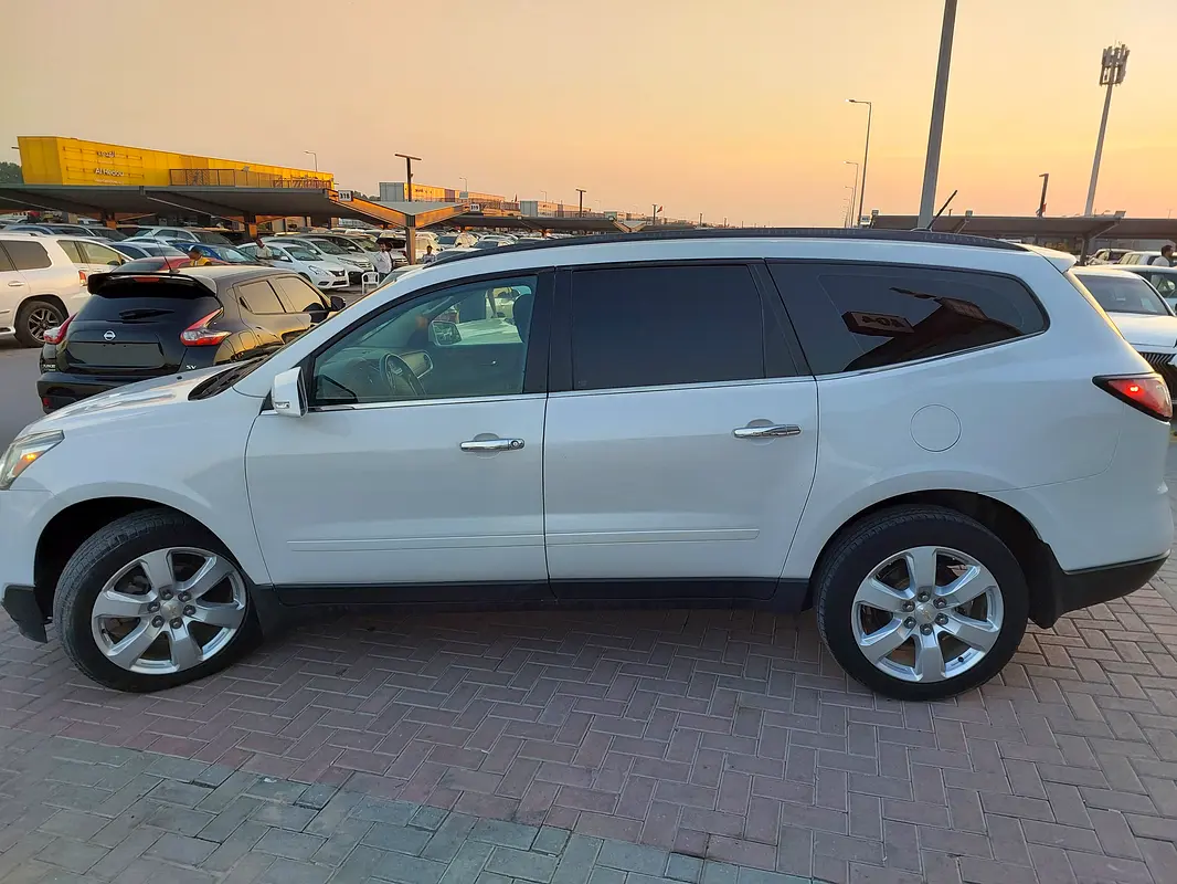 Car Image 2016 CHEVROLET TRAVERSE LT