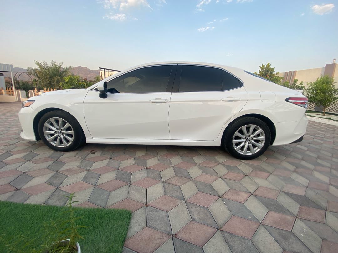 Car Image 2018 TOYOTA CAMRY LE