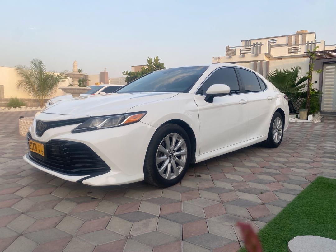 Car Image 2018 TOYOTA CAMRY LE