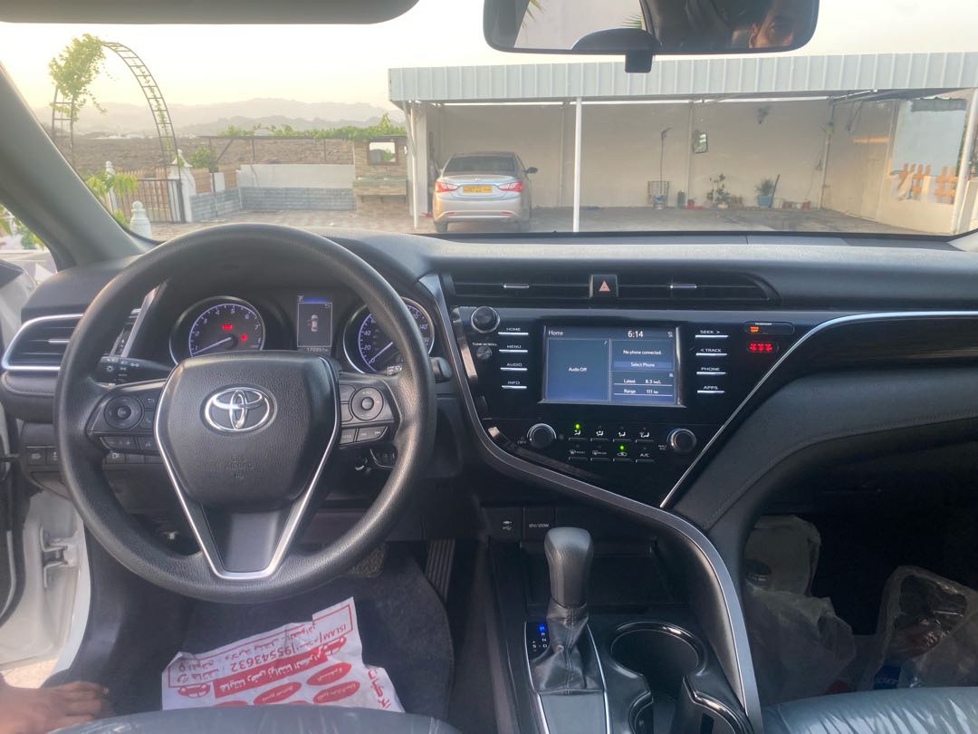 Car Image 2018 TOYOTA CAMRY LE