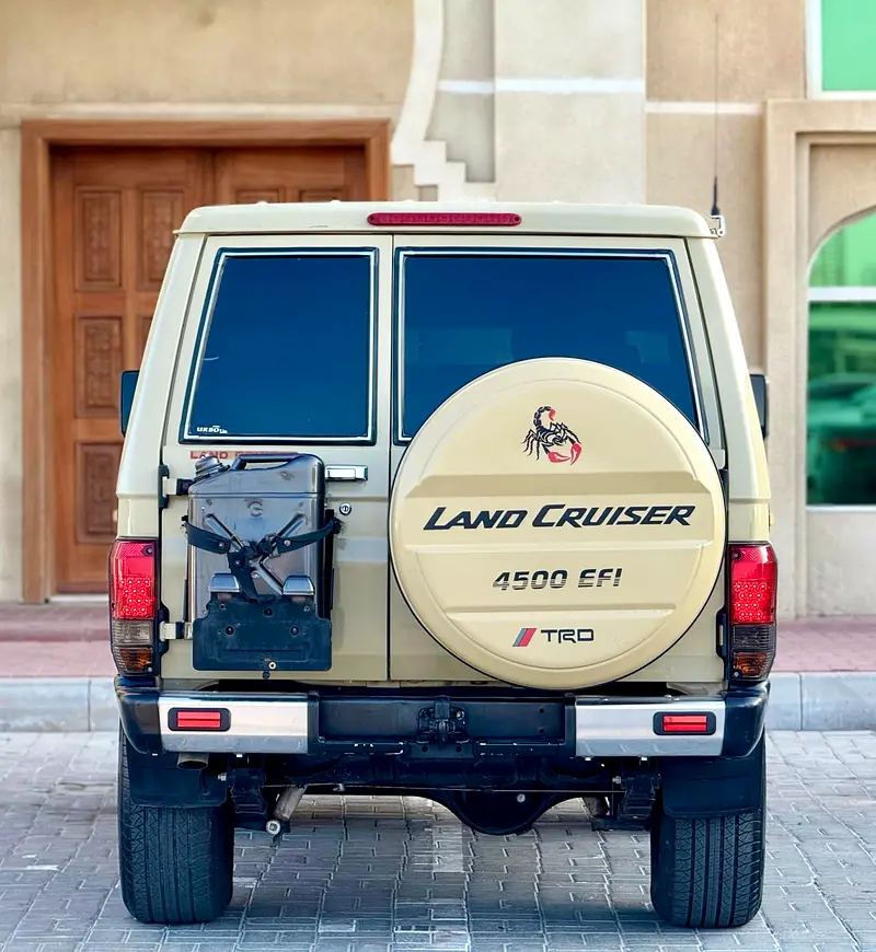 Car Image 1986 TOYOTA LAND CRUISER GX.R