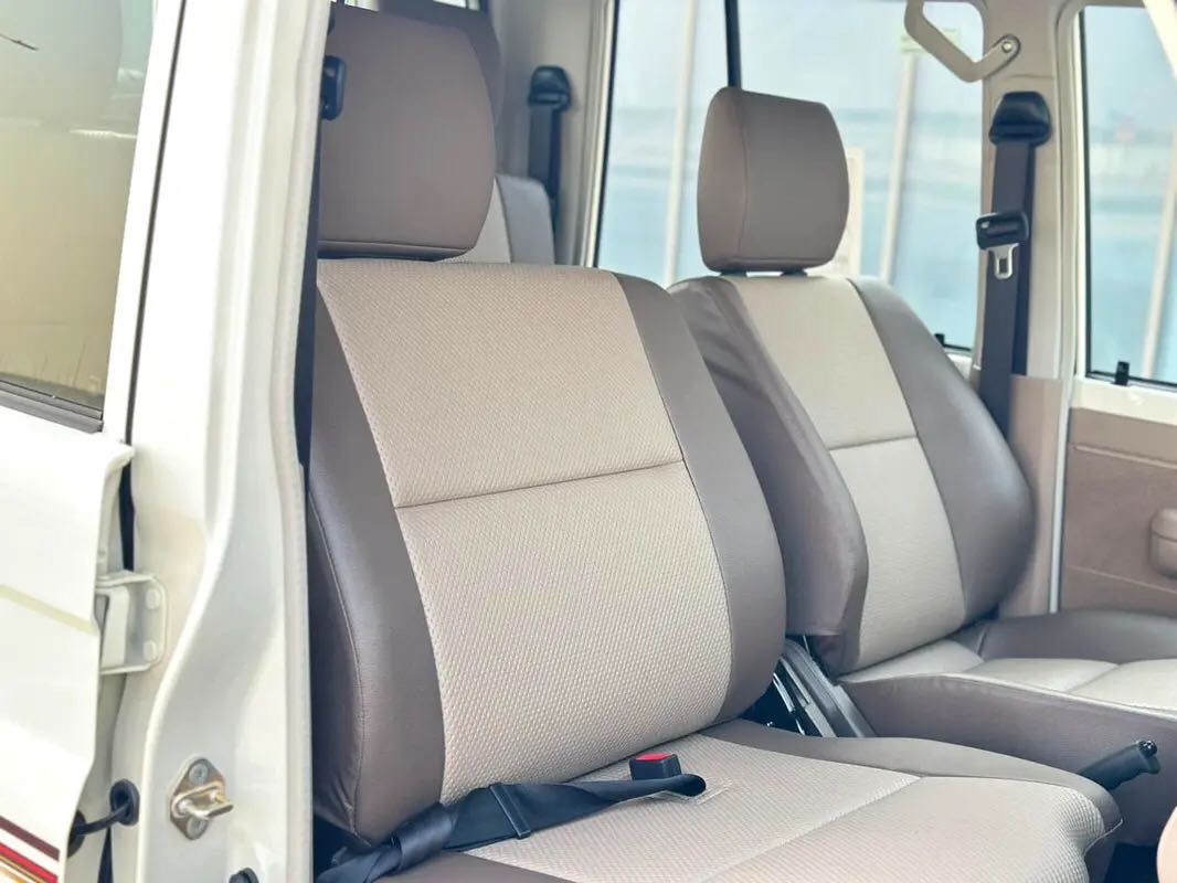 Car Image 2025 TOYOTA LAND CRUISER LX