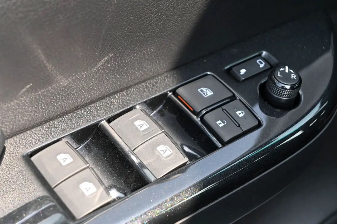 Car Image 2026 TOYOTA HILUX 4.0