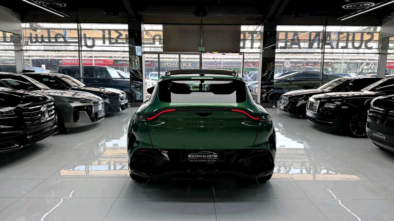 Car Image 2024 ASTON MARTIN DBX 