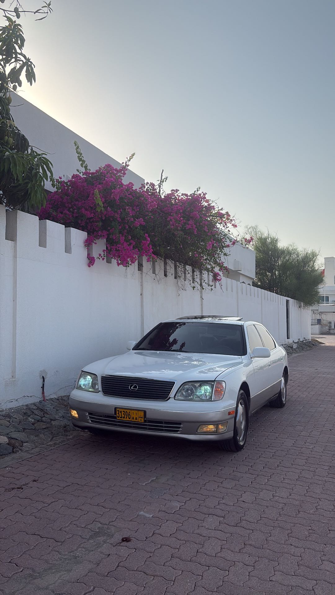 Car Image 1998 LEXUS LS 400