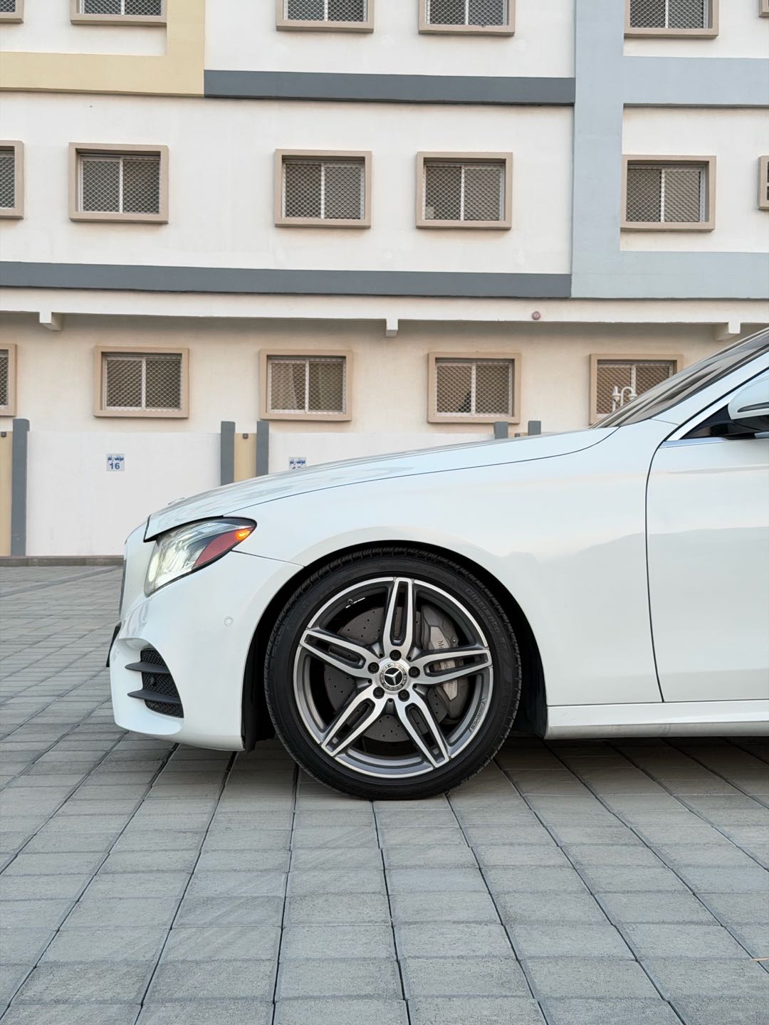Car Image 2018 MERCEDES E Class 300
