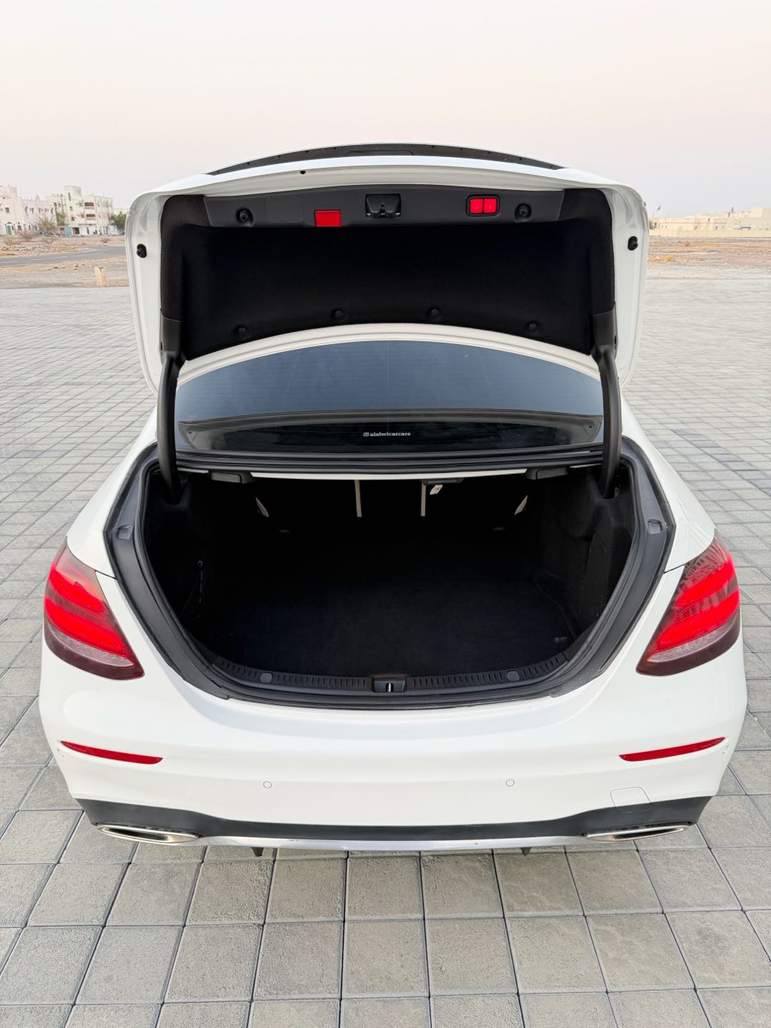 Car Image 2018 MERCEDES E Class 300
