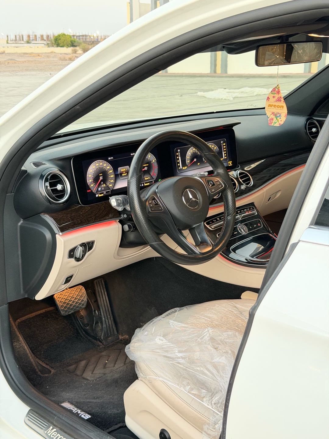 Car Image 2018 MERCEDES E Class 300