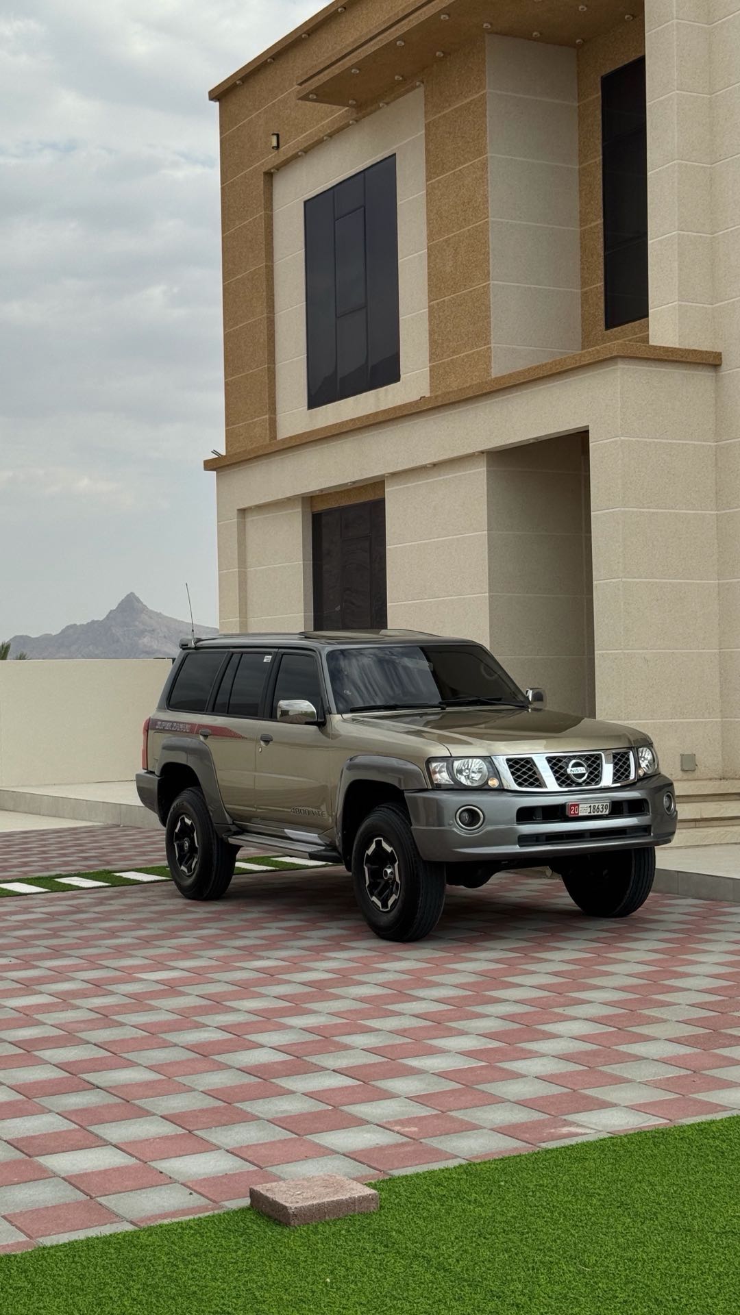Car Image 2019 NISSAN SAFARI 