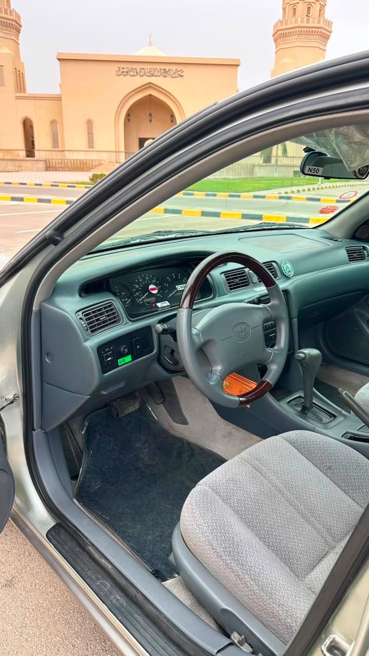 Car Image 2000 TOYOTA CAMRY LE