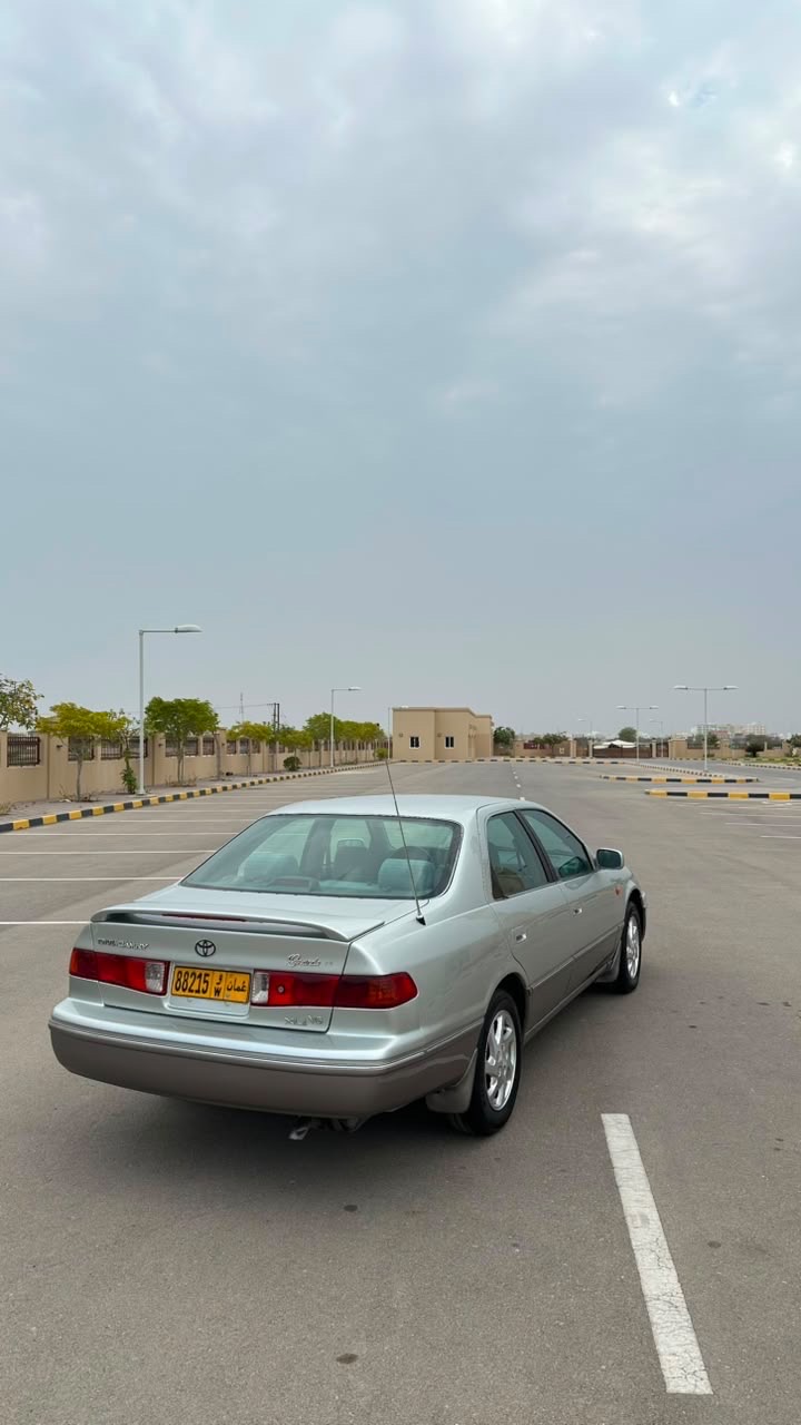Car Image 2000 TOYOTA CAMRY LE