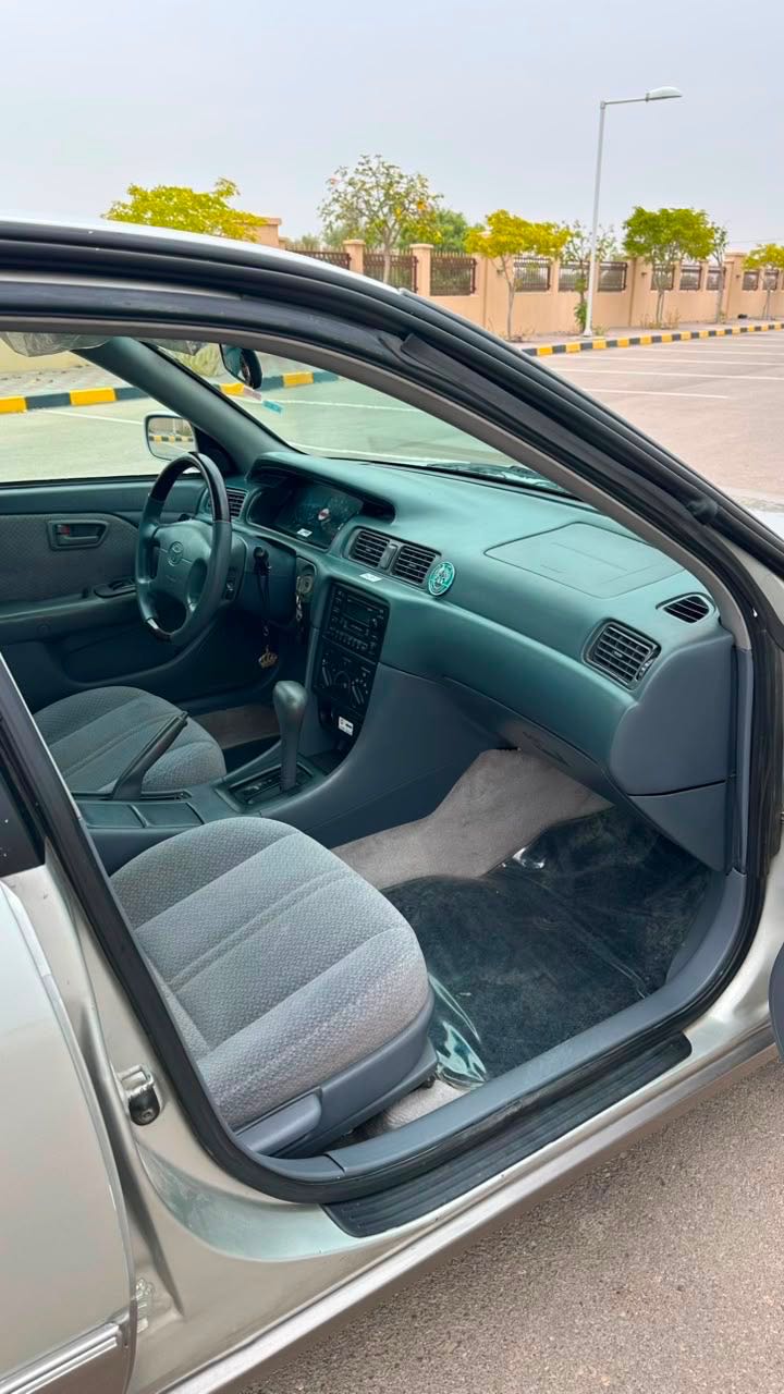 Car Image 2000 TOYOTA CAMRY LE