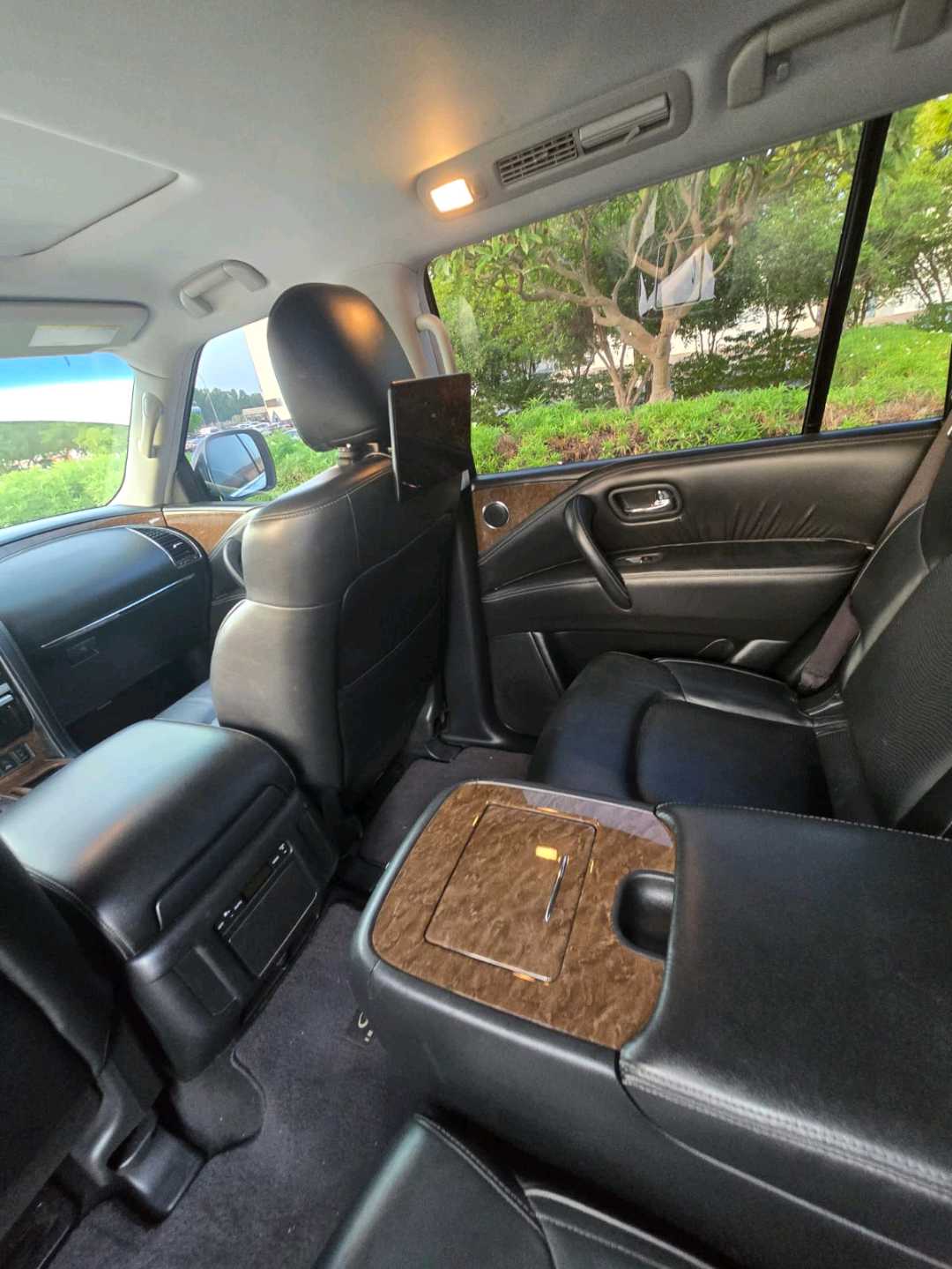 Car Image 2017 INFINITI QX80 
